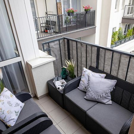 Osiedle Avia Harmonious Apartment With Balcony & Parking Cracow By Renters Prestige Kraków Eksteriør billede