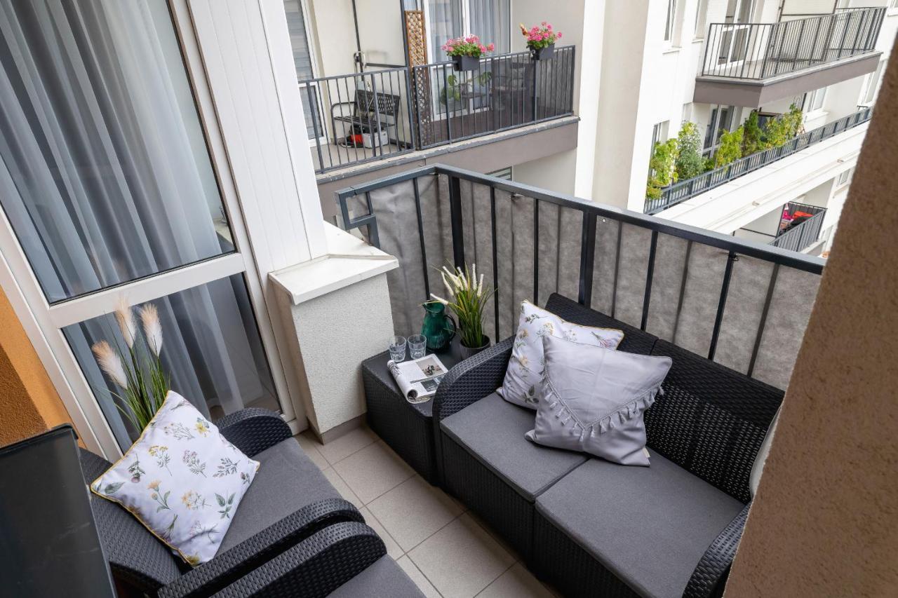 Osiedle Avia Harmonious Apartment With Balcony & Parking Cracow By Renters Prestige Kraków Eksteriør billede