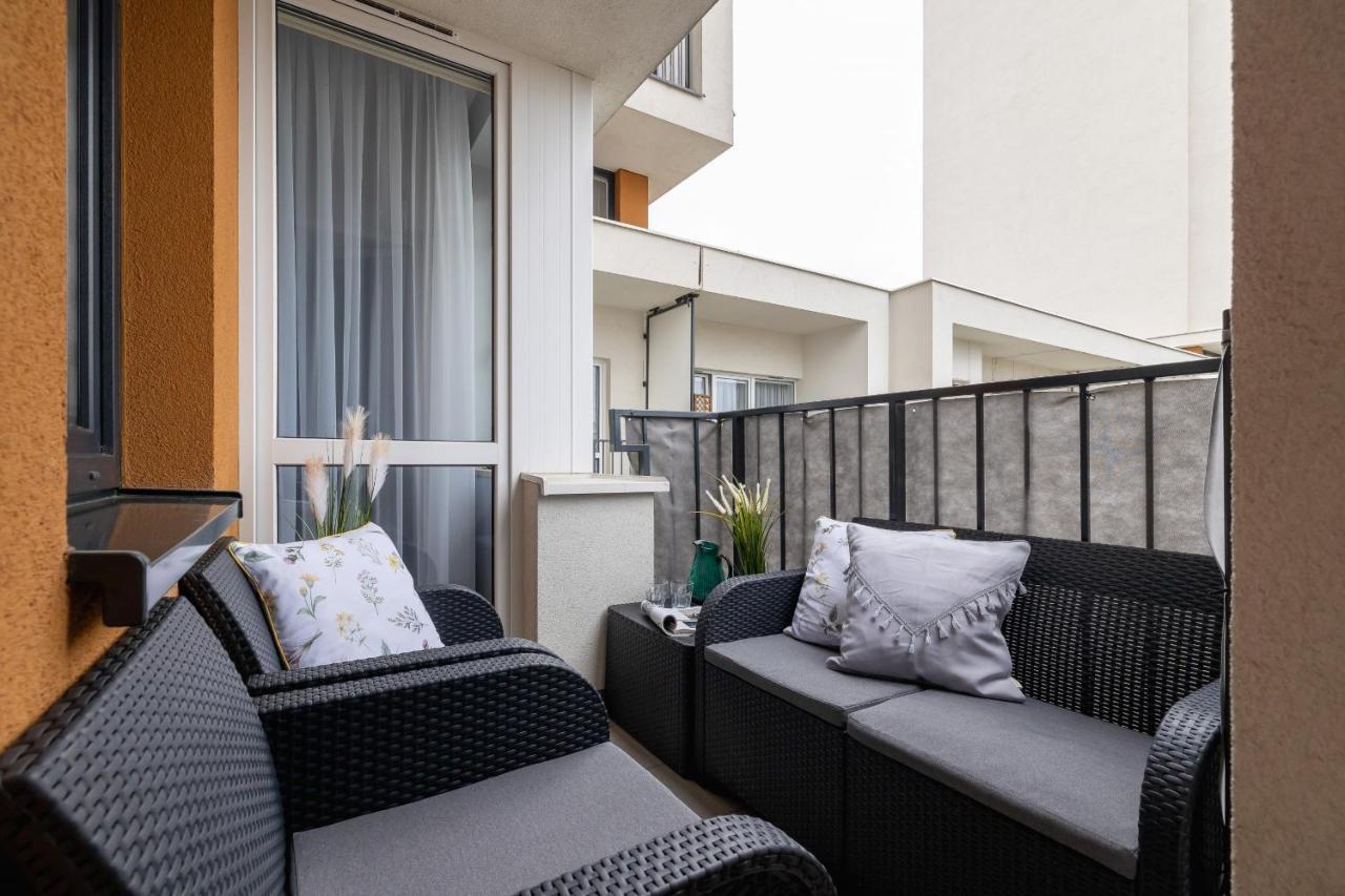 Osiedle Avia Harmonious Apartment With Balcony & Parking Cracow By Renters Prestige Kraków Eksteriør billede